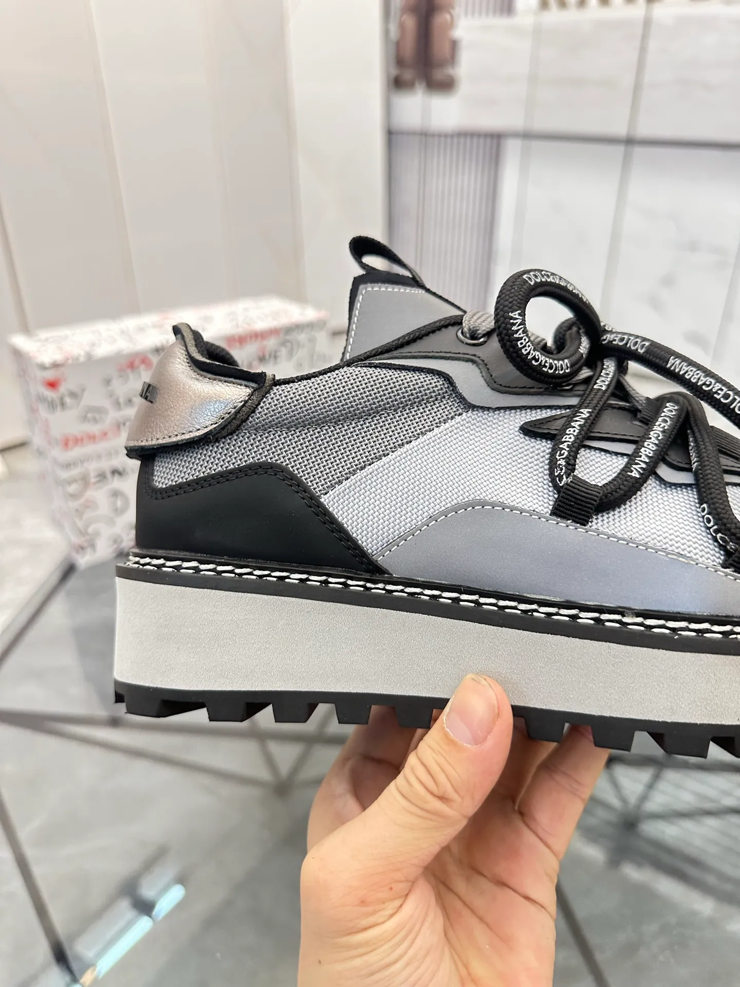 Men's shoes: 💰P660¥ Top high-end quality Product trademark: DG "Dolce & Gabbana*" low-top casual shoes Regular size: 39-45 (can be customized to 46.) Product material: Upper imported first-layer cowhide spliced ​​with breathable fly weave, breathable lining, original outsole. No.: 6225
